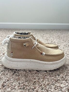 HeyDude Wendy peak Hi Suede